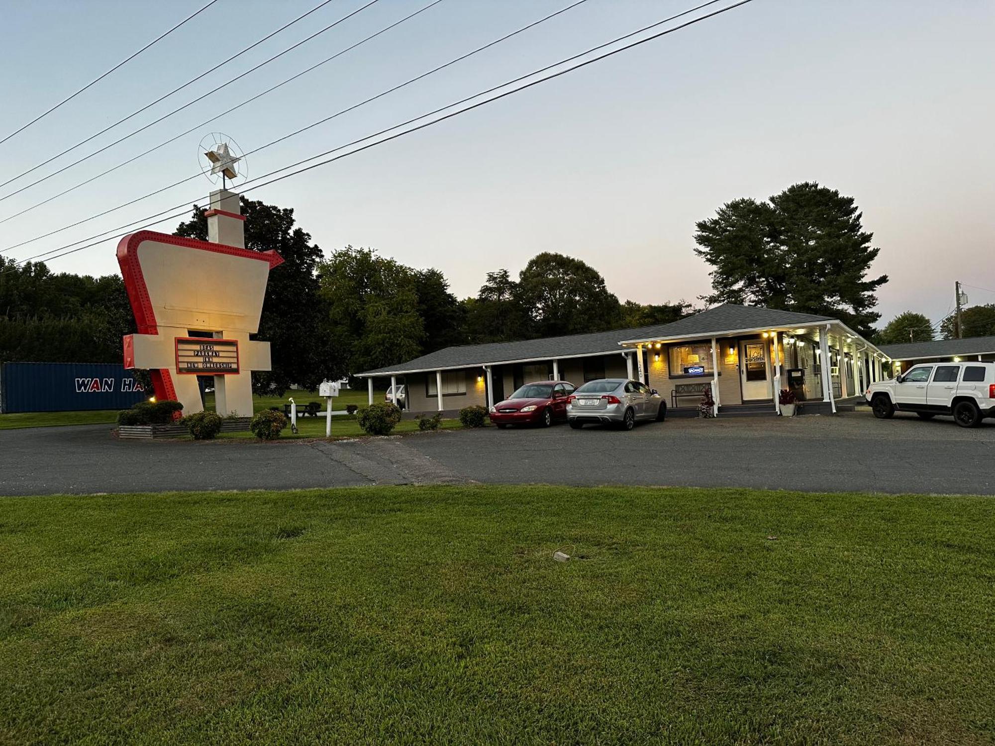 Bea'S Parkway Inn Mount Airy Exterior foto